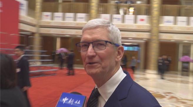 蘋果CEO庫克24日出席中國發展高層論壇，表示蘋果公司將繼續投資中國市場。（翻攝自中新社）