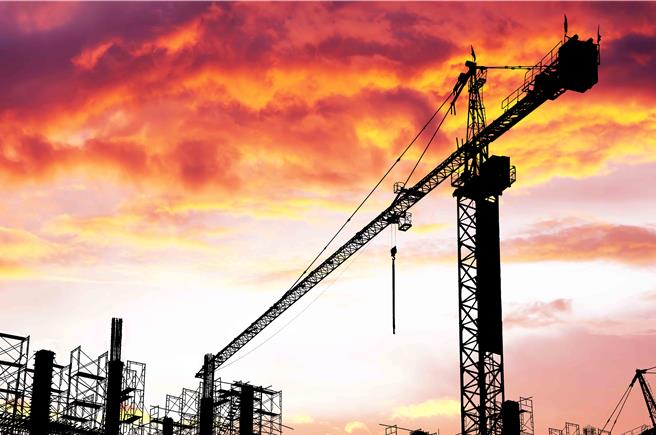 大陸國家發改委主任鄭柵潔24日表示，正加速落實全面取消製造業外資准入限制，並發布2024年版的外商投資准入負面清單。（示意圖：shutterstock／達志）