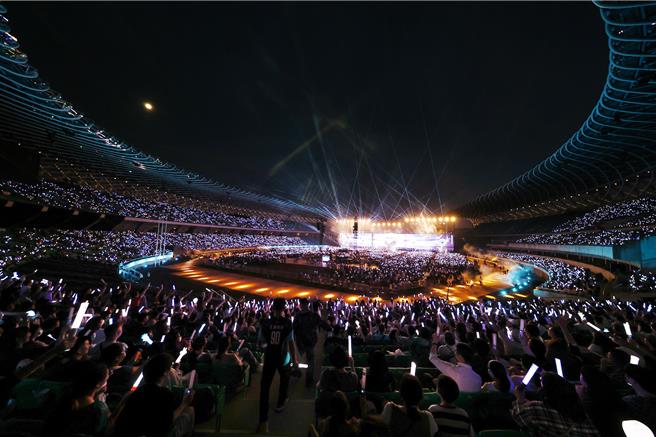 五月天23日起在高雄世運主場館開唱。（相信音樂提供）