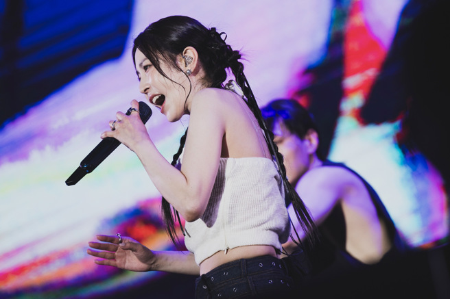 寶兒高歌〈ONLY ONE〉、〈NO.1〉等經典曲，讓全場掀起回憶殺。（寬寬整合行銷提供）