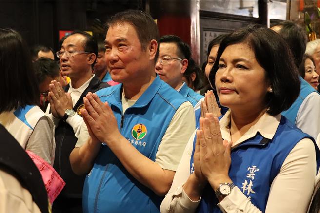苗栗县长锺东锦、云林县长张丽善共同向妈祖祈福。（苗栗县政府提供／李京升苗栗传真）