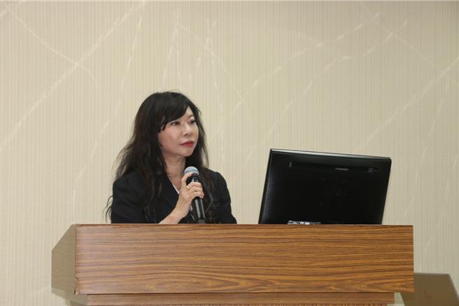 民進黨立委李柏毅近日提案修正「陸海空軍軍官士官服役條例」，擬將女軍士官退伍納後備役。民眾黨立委林憶君說，她支持該政策，但也認為女士官應定期接受「戰技複訓」，而女志願役士兵退伍後也可比照男士官，納為後備軍人。（林憶君國會辦公室提供）