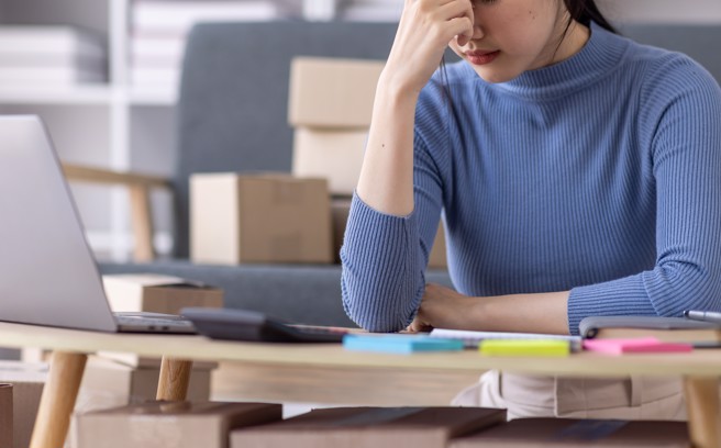 一名女子準備踏入科技業就業，擔心自己上班穿搭不得體，因此決定上網求助。（示意圖：shutterstock／達志）