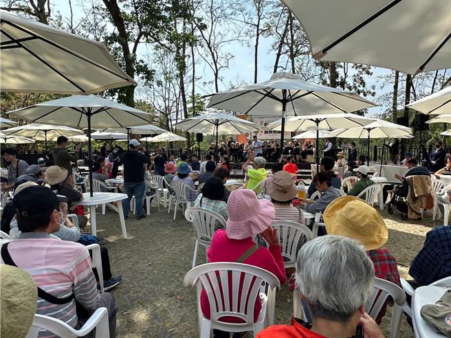 新化林場一年一度桃花心林下農夫市集野餐體驗，吸引上千人次體驗。(水保署台南分署提供／曹婷婷台南傳真)