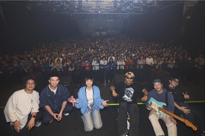 青虫aoi日前首次舉辦千人演唱會。（晨安音樂提供）