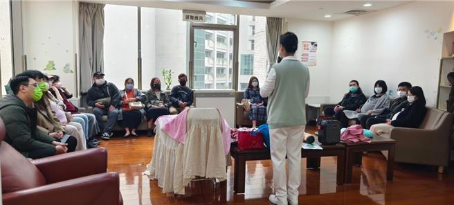 亞東醫院舉辦生產體驗營，提供準爸媽正確資訊。（亞東醫院提供）