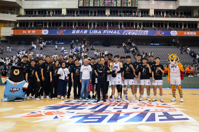 虎尾科大拿下隊史在台北小巨蛋首勝，也帶走112學年UBA公開男一級季軍，締造隊史新猷。（大專體總提供）