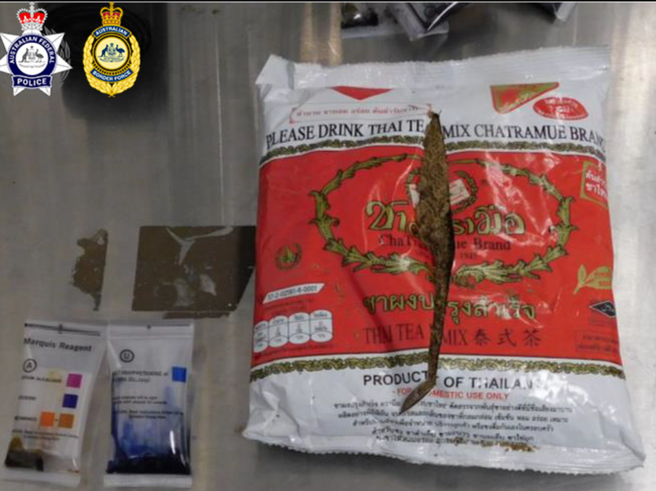 嫌犯將安非他命藏於茶葉中。（澳洲聯邦警局提供）