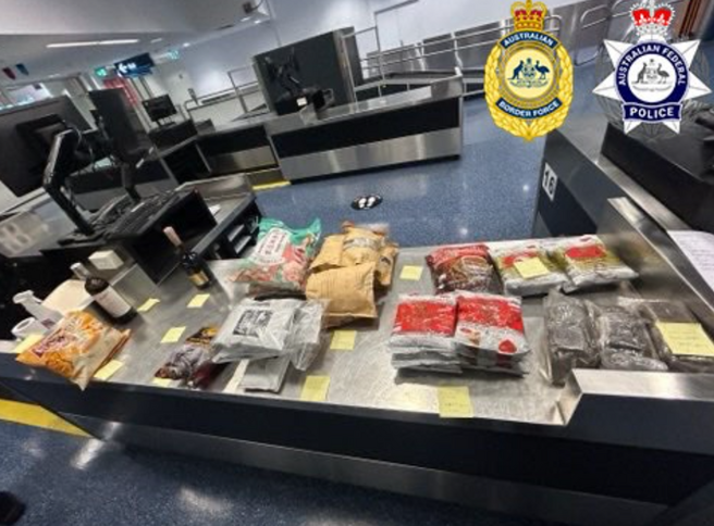 台灣籍27歲男子涉嫌自泰國夾帶逾20公斤安非他命入境澳洲遭逮。（澳洲聯邦警局提供）
