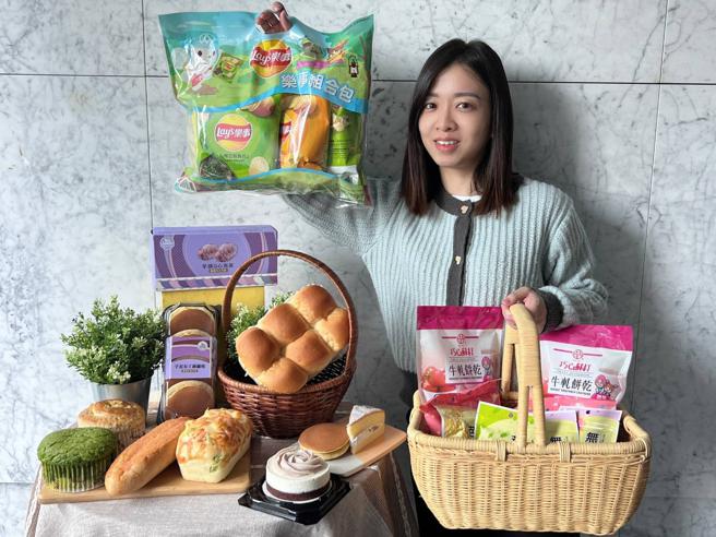 全联即日起至4月11日推出「春游祭祖」促销，休閒零食、饮料、罐头等全联价5折起。（全联提供）