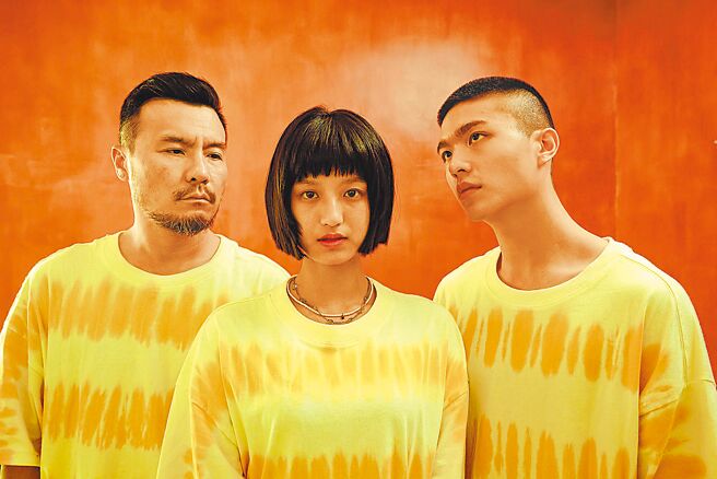 李銘忠（左起）、虹茜、王碩瀚在片中有突破尺度的演出。（海鵬影業提供）