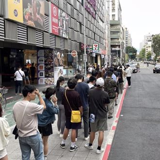 「茶の魔手」台北開店 買一杯等1小時 台南人滿臉問號
