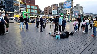 基海洋廣場未開放表演 街頭藝人「硬要唱」與警爆口角 