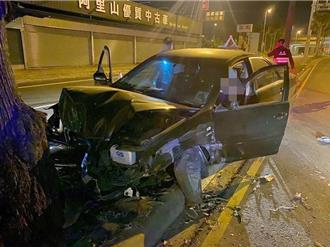 男深夜駕車離奇衝安全島自撞路樹 頭部重創身亡