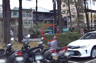 10岁童疯玩宝可梦走失 警助攻「抓宝」助母子团圆