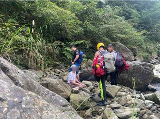 7旬翁烏來紅河谷迷途呼救 警消搜山20小時救出