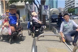 公園阻擋機車進入  連輪椅、娃娃車一起擋  民代要求改善