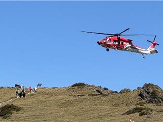 6旬翁登石門山突倒地 直升機吊掛下山送醫搶救不治