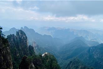 千米高山免爬 搭电梯登高峰 潘朵拉星美景尽收眼底