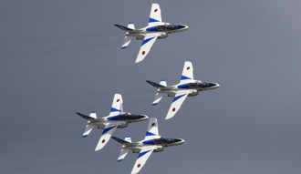 日本T4藍色衝勁教練機逐漸過時  將與美國開發下一代教練機