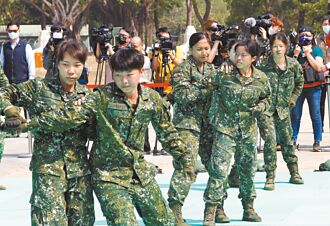 綠委提案 女軍士官退伍納後備役
