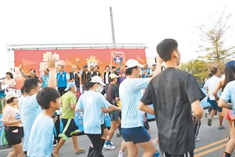 彰化 顺泽宫路跑眾神同行 爽吃龙虾烤猪