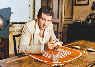 喬許奧康納化身考古學家 深情尋寶