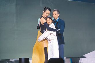 老公女兒突襲演唱會梁詠琪喜噴淚