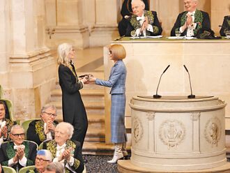 攝影大師安妮萊柏維茲 登上法蘭西藝術院