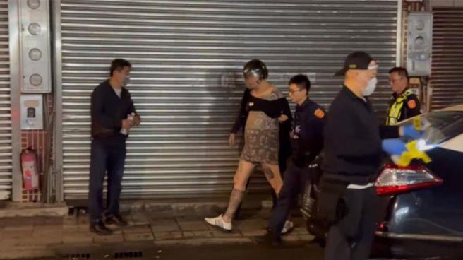 楊嫌攜3槍掃射派出所又襲警和警駁火近百槍，桃院法官裁定收押禁見。（圖 / 蔡依珍攝）