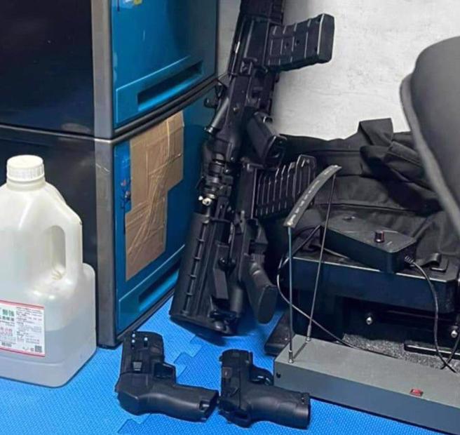 楊姓男子犯前的臉書貼文也遭起底，畫面中竟見槍枝。（圖 / 翻攝自楊男臉書）