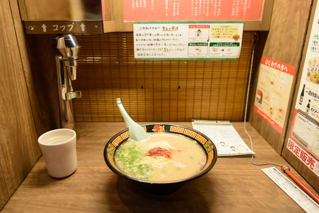 一蘭拉麵今宣布，4月1日起調整現場服務人員薪資，同時也調高拉麵的售價。（示意圖，shutterstock／達志）