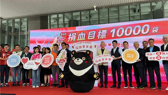 大大數位基金會發起「捐血家年華」，最末站來到高雄，預估這周五將達成目標1萬袋。（柯宗緯攝）