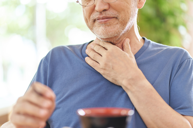 作家黄大米日前分享，家附近的老先生靠收惊、改运赚钱，好几度因为收惊生意太好，吸引国税局上门查税。（示意图：shutterstock／达志）