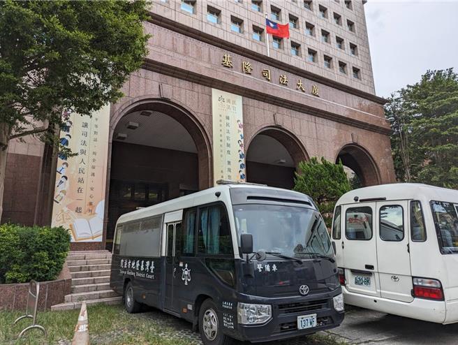 蕭男被依涉犯過失致死罪及未經許可製造槍砲彈藥等罪提起公訴。（張志康攝）