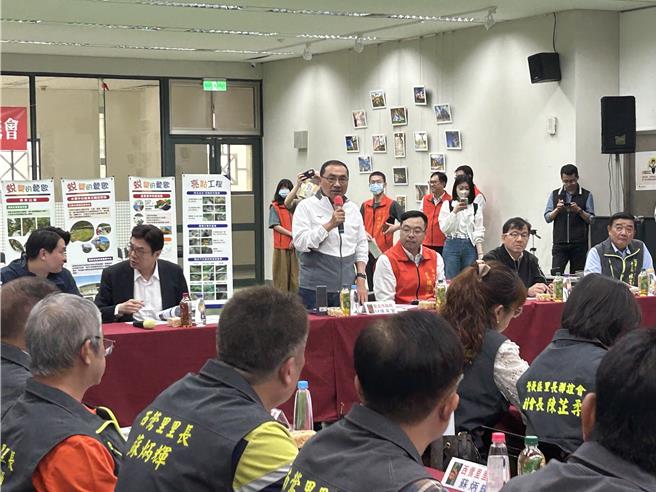 2024年3月25日新北市／对于新北市副市长刘和然是否为市长最佳人选，新北市长侯友宜今（25）日受访表示，市府团队每个人都在自己工作角色上努力。（刘玮晴摄）