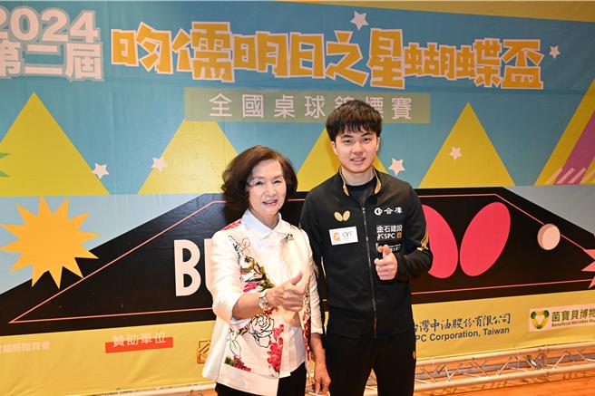 宜蘭縣長林姿妙（左）說，對林昀儒（右）的心繫基層選手培育工作表示感謝，盼透過賽事培養更多未來的明日之星，一起拚出宜蘭好運動。（宜蘭縣政府提供／吳佩蓉宜蘭傳真）