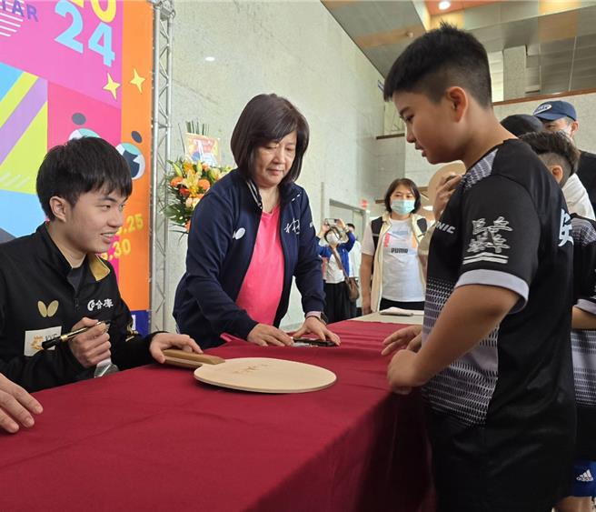 林昀儒的粉絲大排長龍。（吳佩蓉攝）