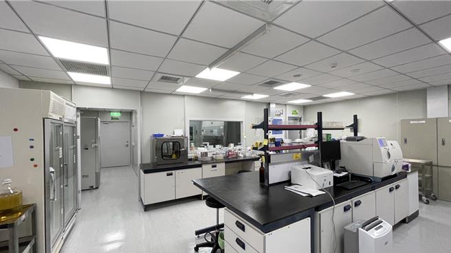 嘉义县卫生局实验室获卫福部补助千万元，购买液相层析串联式质谱仪等相关设备。（嘉义县政府提供∕吕妍庭嘉义传真）