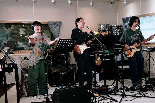 苗可丽将与金曲乐团百合花合作演出。（出日音乐提供）