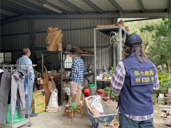 警方到場搜索。（警方提供／李京昇苗栗傳真）