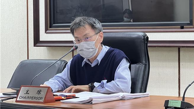 經濟部統計處副處長黃偉傑指出，製造生產指數將逐級成長，呼應主計總處的出口預估。（圖／柳名耕攝）