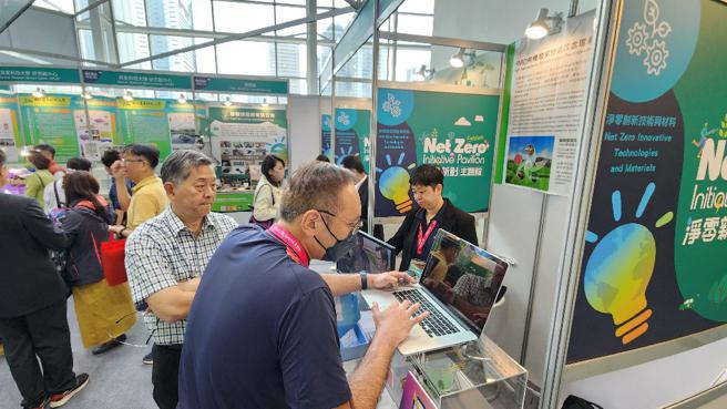 特克斯科技股份有限公司的有机废弃物处理模式，不会有二次污染或衍生过多耗能，是可还原的技术方案、可延伸的永续商业模式。（图片来源：高雄市青年局提供）