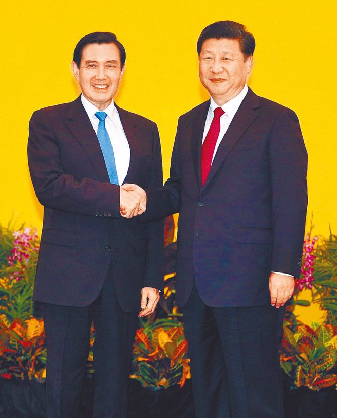 2015年11月7日，前总统马英九（左）在新加坡与大陆国家主席习近平（右）会谈。（本报系资料照片）