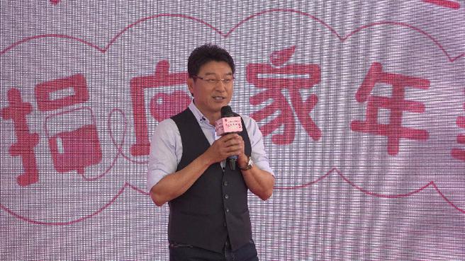 谢震武表示很高兴很多「ㄨˇ」迷齐聚高雄，但市长把人群疏散太快了，不然还可以再多一些捐血人数。（图片来源：记者 赖君欣 摄）
