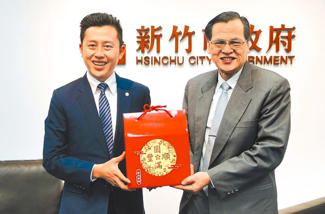 林智坚(左)论文抄袭被撤销学位，指导教授陈明通(右)出新书试图平反，反引发新一波热议。（示意图／中时资料照）