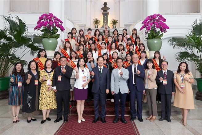 副總統賴清德25日接見「第31屆幼鐸獎得獎人及中華幼兒教育策進會陪同人員」（總統府提供)