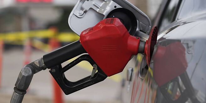 基本面數據無利空，原油消費動能延續，有利油價續漲。圖／美聯社