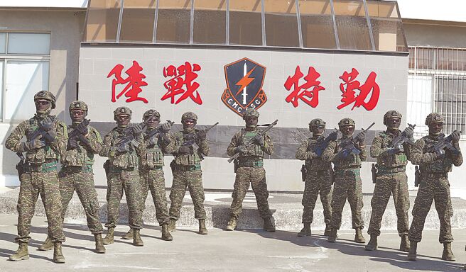 行政院最早于2003年向立法院提出《反恐怖行动法》草案，而朝野立委2015年重提草案，但最终都碍于侵害人权之虞，不了了之。图为肩负南部反恐重任的海陆特勤中队。（本报资料照片）