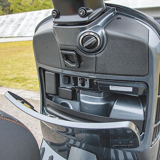 前置物箱可收納小物。（陳大任攝）